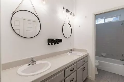 Bath - 3604 Hillglen Ave, Modesto, CA 95355 photo 5 of 6