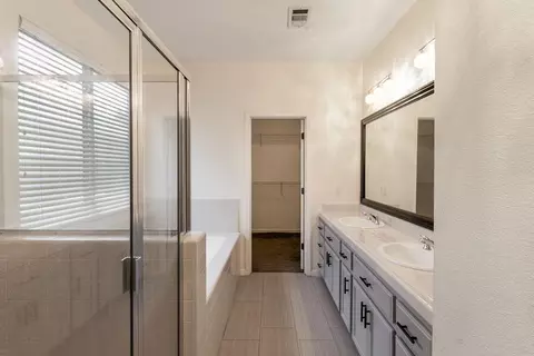 Bath - 3604 Hillglen Ave, Modesto, CA 95355 photo 1 of 6