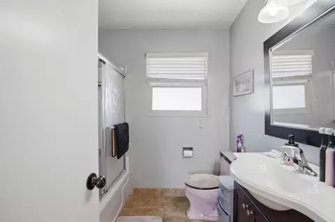 Bath - 524 Ribier Ave, Modesto, CA 95350 photo 1 of 2