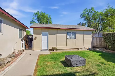 Exterior - 524 Ribier Ave, Modesto, CA 95350 photo 3 of 4