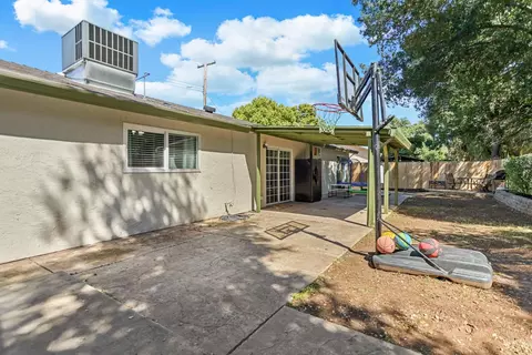 Exterior - 42 C St, Galt, CA 95632 photo 7 of 10