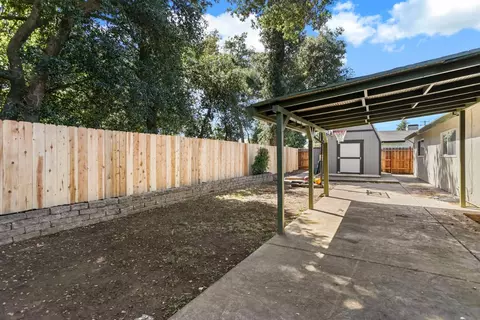 Exterior - 42 C St, Galt, CA 95632 photo 6 of 10