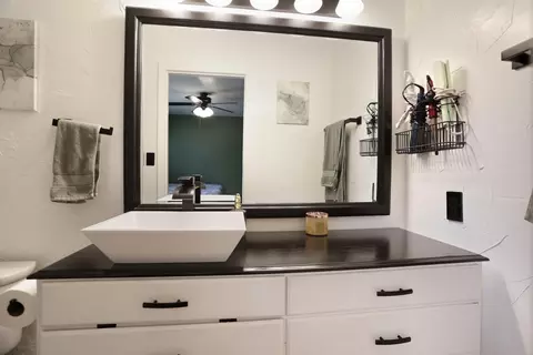 Bath - 42 C St, Galt, CA 95632 photo 2 of 4