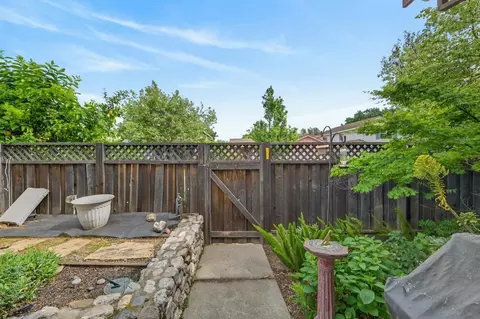 Exterior - 1817 Titian Ct, Davis, CA 95618 photo 10 of 10