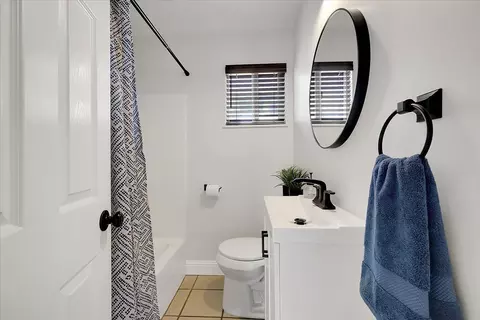 Bath - 229 W Delano St, Elverta, CA 95626 photo 1 of 3