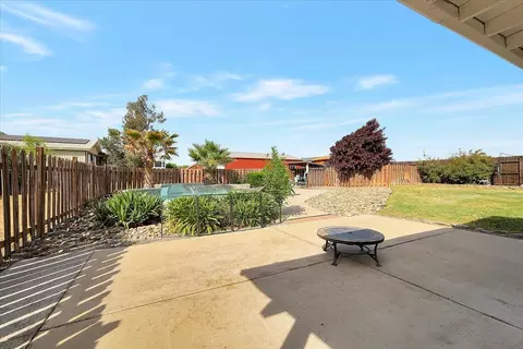 Exterior - 229 W Delano St, Elverta, CA 95626 photo 5 of 11