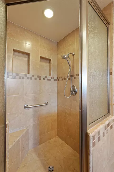 Bath - 1150 Junewood Ct, Lodi, CA 95242 photo 3 of 3