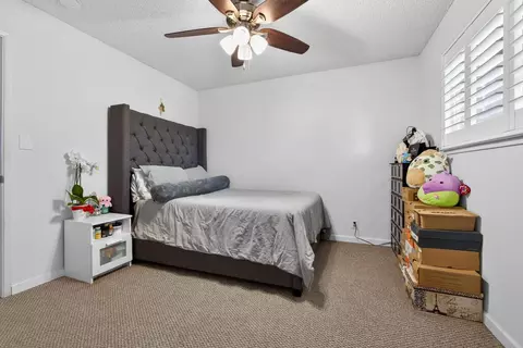 Bedroom - 19195 Dahlin Rd, Escalon, CA 95320 photo 4 of 6