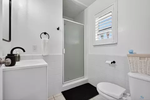 Bath - 19195 Dahlin Rd, Escalon, CA 95320 photo 1 of 1
