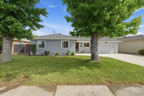 1437 W Elm St, Lodi, CA 95242