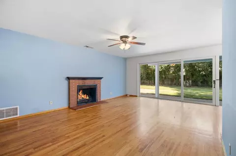 Living - 1437 W Elm St, Lodi, CA 95242 photo 3 of 5