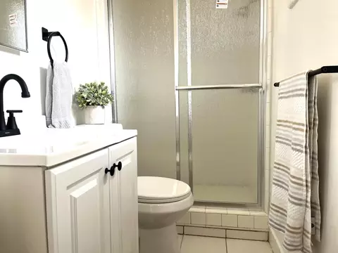 Bath - 1501 Pelton Ave, Modesto, CA 95351 photo 2 of 2