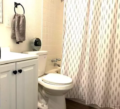 Bath - 1501 Pelton Ave, Modesto, CA 95351 photo 1 of 2