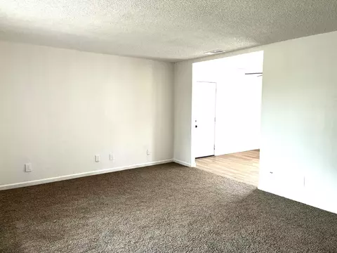 Living - 1501 Pelton Ave, Modesto, CA 95351 photo 2 of 4