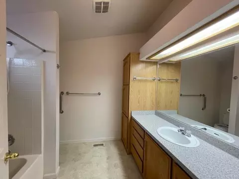 Bath - 166 Oak Tree Cir, Murphys, CA 95247 photo 1 of 2