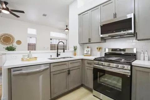 Kitchen - 230 Thomas Dehaven Ln, Tracy, CA 95376 photo 2 of 3