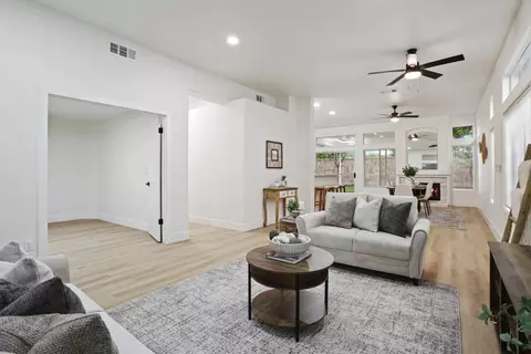 Living - 230 Thomas Dehaven Ln, Tracy, CA 95376 photo 2 of 3