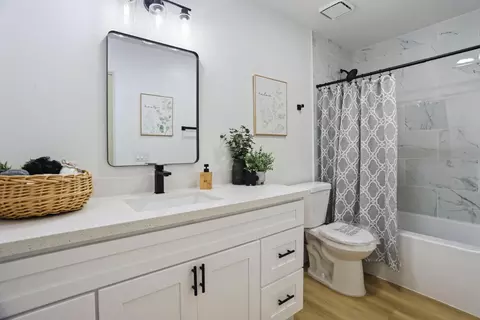 Bath - 230 Thomas Dehaven Ln, Tracy, CA 95376 photo 1 of 3