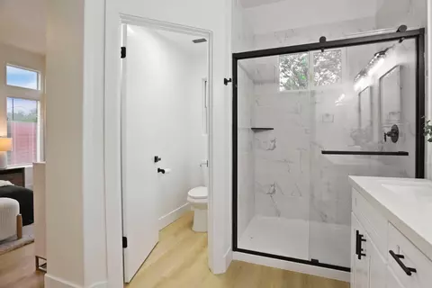 Bath - 230 Thomas Dehaven Ln, Tracy, CA 95376 photo 2 of 3