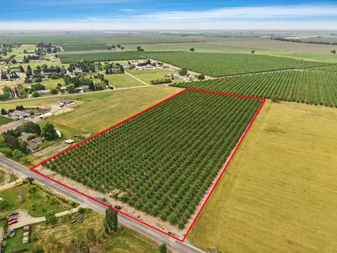 19753 E Oakwood Rd, Stockton, CA 95215