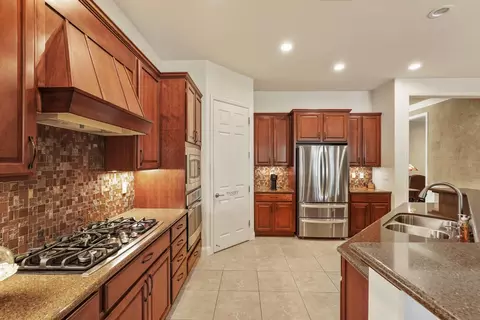 Kitchen - 1288 Maple Valley St, Manteca, CA 95336 photo 4 of 5