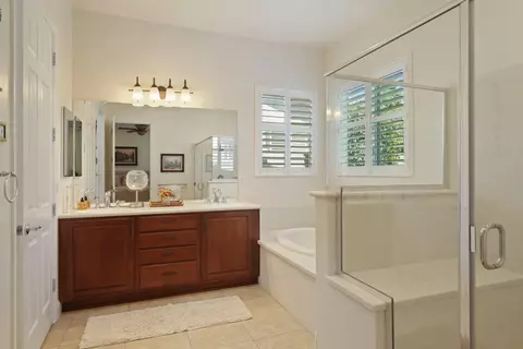 Bath - 1288 Maple Valley St, Manteca, CA 95336 photo 3 of 5