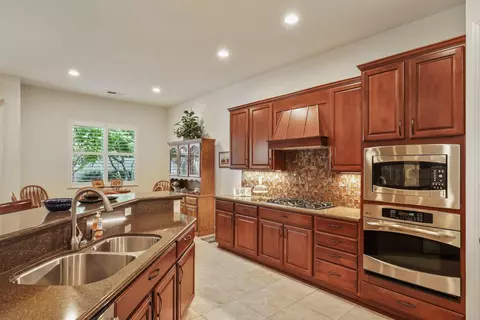 Kitchen - 1288 Maple Valley St, Manteca, CA 95336 photo 3 of 5
