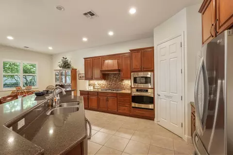 Kitchen - 1288 Maple Valley St, Manteca, CA 95336 photo 2 of 5