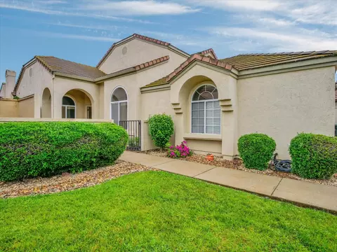 Exterior - 1104 Copper Cottage Ln, Modesto, CA 95355 photo 2 of 10