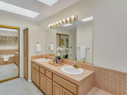 Bath - 1104 Copper Cottage Ln, Modesto, CA 95355 photo 5 of 6