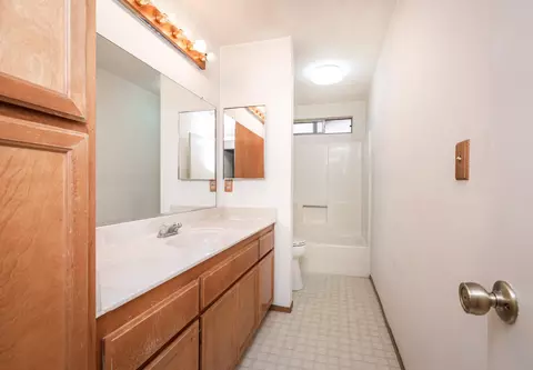 Bath - 1604 January Dr, Modesto, CA 95358 photo 1 of 5