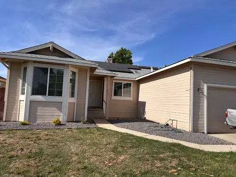 911 Toro Ln, Lathrop, CA 95330