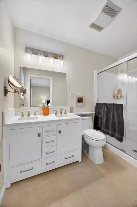 Bath - 35670 Yellowstone Ave, Davis, CA 95616 photo 6 of 7