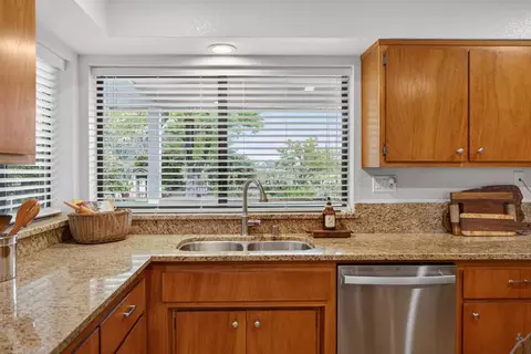 Kitchen - 35670 Yellowstone Ave, Davis, CA 95616 photo 6 of 6