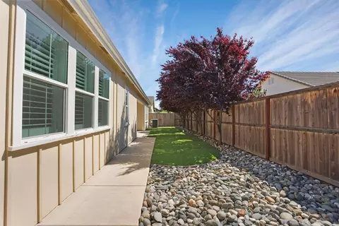Exterior - 2662 Veneto Ct, Lodi, CA 95242 photo 4 of 9