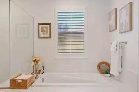 Bath - 2662 Veneto Ct, Lodi, CA 95242 photo 4 of 6