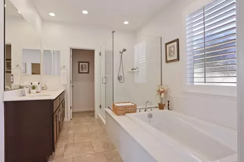 Bath - 2662 Veneto Ct, Lodi, CA 95242 photo 5 of 6