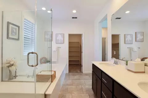 Bath - 2662 Veneto Ct, Lodi, CA 95242 photo 6 of 6