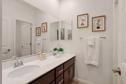 Bath - 2662 Veneto Ct, Lodi, CA 95242 photo 1 of 6