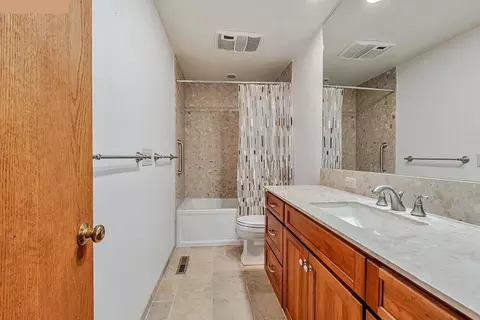 Bath - 4607 Archerdale Rd, Linden, CA 95236 photo 2 of 3