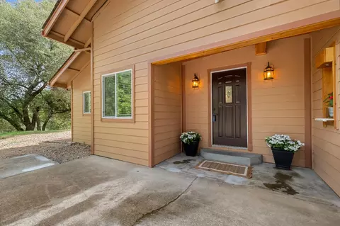 4612 S Point Rd, Diamond Springs, CA 95619