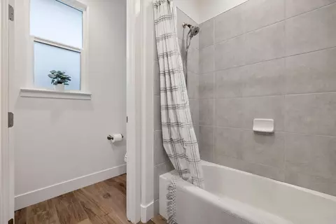 Bath - 1640 Carrara Ln, Ripon, CA 95366 photo 2 of 4