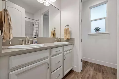Bath - 1640 Carrara Ln, Ripon, CA 95366 photo 1 of 4