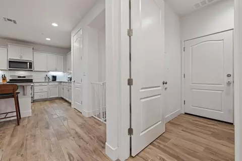 Entry Way - 1640 Carrara Ln, Ripon, CA 95366 photo 14 of 16