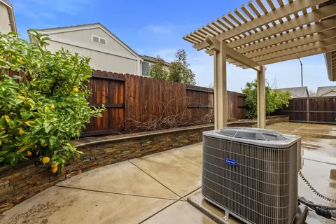 Exterior - 1640 Carrara Ln, Ripon, CA 95366 photo 9 of 9