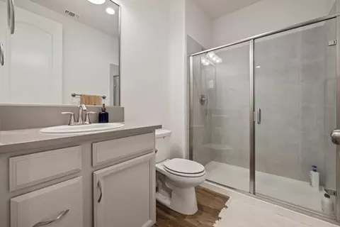 Bath - 1640 Carrara Ln, Ripon, CA 95366 photo 3 of 4
