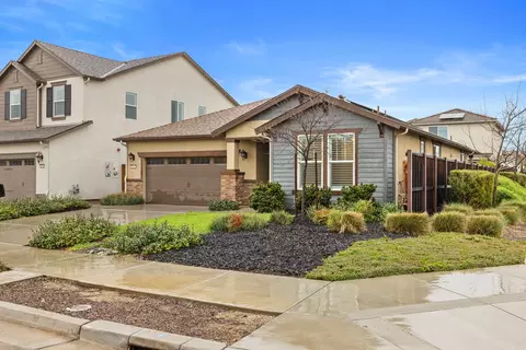 Exterior - 1640 Carrara Ln, Ripon, CA 95366 photo 4 of 9