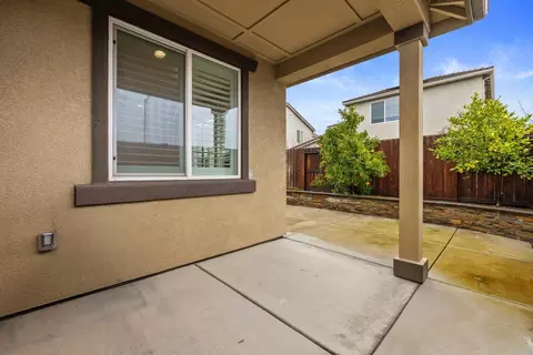 Exterior - 1640 Carrara Ln, Ripon, CA 95366 photo 5 of 9