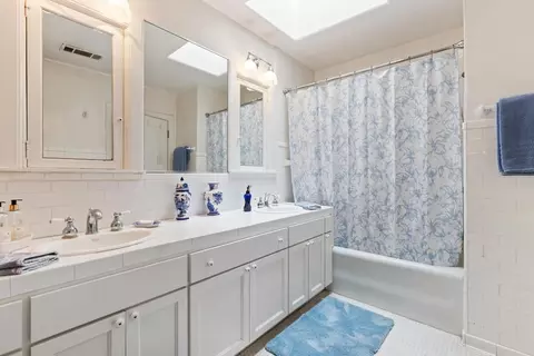 Bath - 10464 E Herndon Ave, Clovis, CA 93619 photo 1 of 1