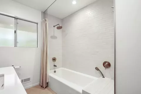 Bath - 436 Scripps Dr, Davis, CA 95616 photo 4 of 6